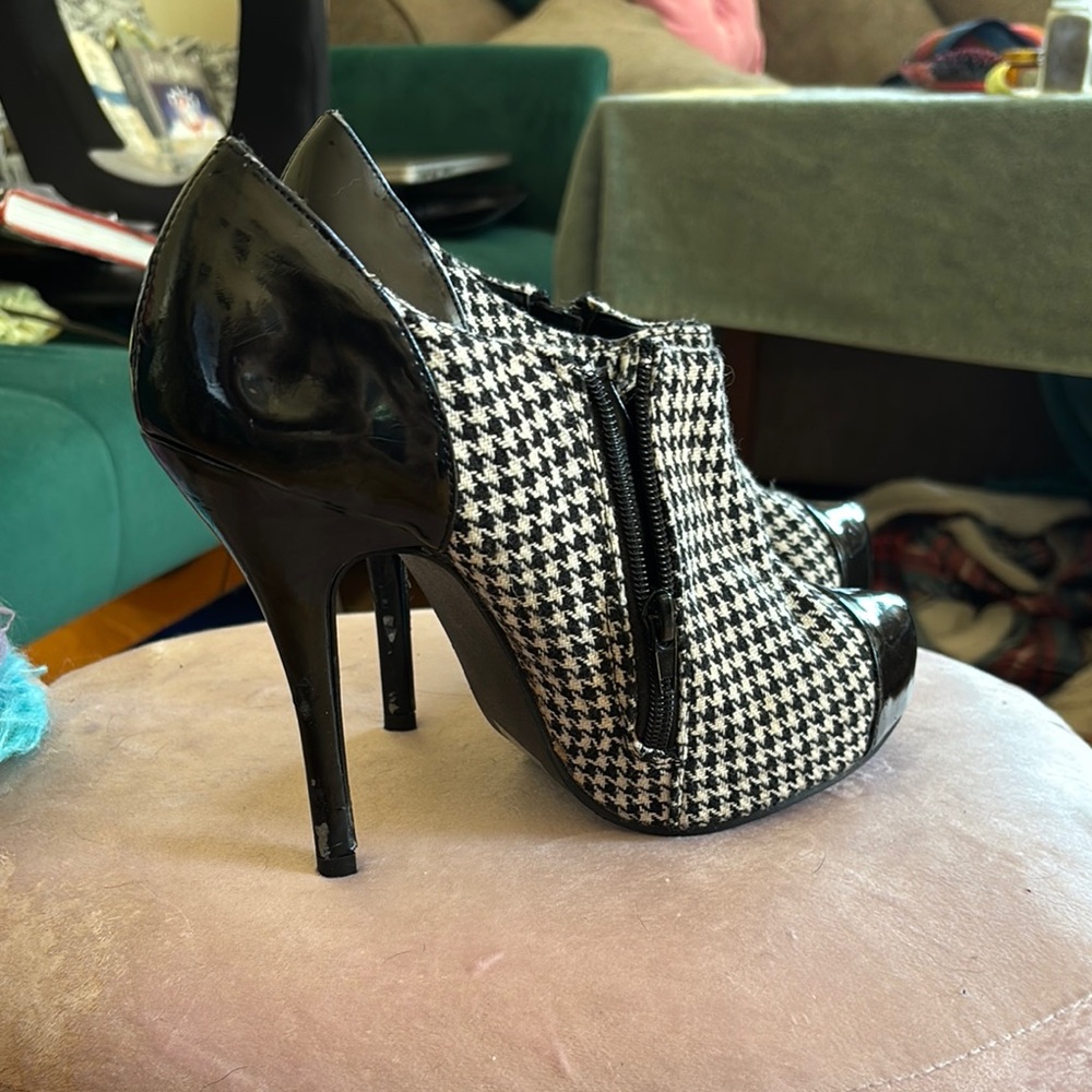 Bumper Black and White Houndstooth Heels